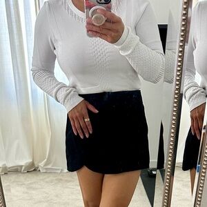 H&M White Textured Knit Long Sleeve Top | Fitted Lightweight Sweater Size M